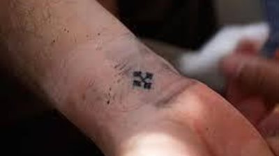 ماتبصش على ايد اللى جنبك تشوف الصليب المدقوق