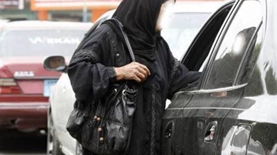 مجرمين علي مسافه ٢٠ سنتيمتر منك دائما ... و للاسف مازلت متعاطفاً معهم.