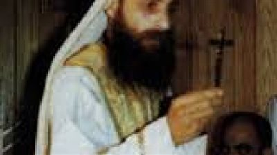 سمع أبونا بيشوي كامل عن أب يمنع أولاده من الذهاب لمدارس الأحد فذهب الية وطلب الرجل من أبونا بيشوي أن يشرب معه خمر كشرط لسماع كلامة وهذا رد فعل ابونا 1104682