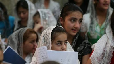 لماذا ضرورة تغطية شعر المرأة داخل الكنيسة‬ وخصوصًا أثناء القداسات والمناولة من الأسرار المقدسة؟