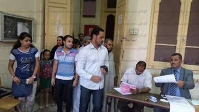 مدير مدرسة جهينة بمحافظة سوهاج يرفض قبول أوراق التلاميذ المسيحيين في المدرسة ...+ ويقول ... لن أقبل أوراق تلميذ مسيحي طول ما أنا في المدرسه