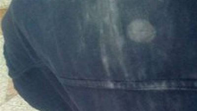 كنت راكبة الباص الأخضر الصغير دا فالكرسي الاولانى ..المهم طلعت وحدة فالعشرينات كدا رفيعة لابسة عباية سودا ولقيتها اتحشرت جمبي لقيتها عمالة تتدخل ايدها فجيبها وتطلعها بطريقة غريبة كدا ! 1106423