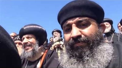 اروع مثال للبساطه والمحبه ..البابا تواضروس وبعض الكهنه يرنمون كنيستي كنيستي بصوت ملائكي هادئ..فيديو قصير