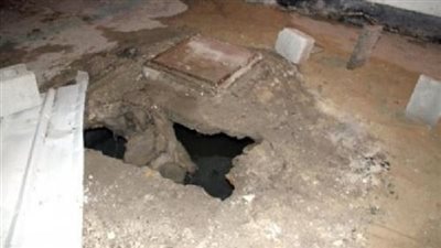 عاجل.. ضبط سكرتير قرية أثناء