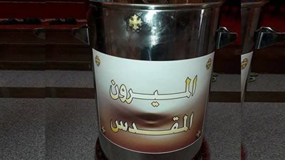 بالصور . . كيف تتم صناعه الميرون المقدس