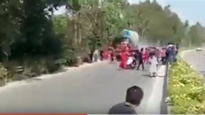 بالفيديو سائق شاحنة غاز لم ينتبه لوجود موكب زواج أمامه.. فحدثت هذه الكارثة