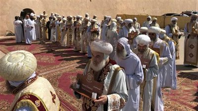 بالصور بدء صلاه عمل الميرون المقدس الان