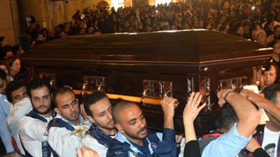 بالصور.. وصول جثمان القمص قسطنطين شيخ كهنة الإسكندرية وصلاة تجنيزه