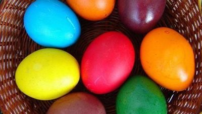 استعدى معانا لاستقبال شم النسيم ببيض ملون بطريقه طبيعيه