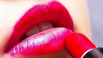 لا ترتكبى هذا الخطأ عند وضع احمر الشفاه