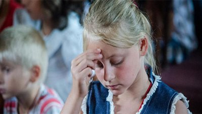 من بينهم طرد الشيطان..لرسم علامة الصليب فوائد كثيرة تعرف عليها