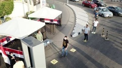 المواطنون يدلون بأصواتهم فى انتخابات مجلس الشيوخ بالكمامة والمطهرات