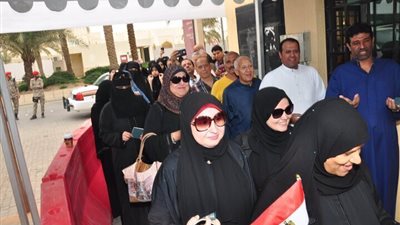 للإدلاء بأصواتهم.. نعرض اول صور لــ توافد الناخبين على لجان انتخابات الشيوخ بالقليوبية | صور
