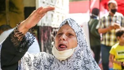 بالصور | شاهد سيدة 75 سنة تدلى بصوتها في انتخابات الشيوخ بشبرا بـ زغرودة و5 مواه