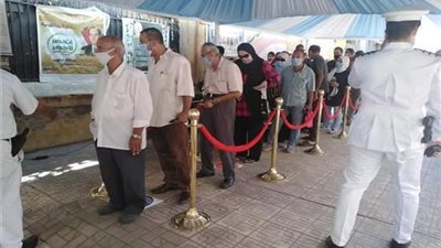 بالصور.. طوابير للناخبين أمام اللجان بمصر الجديدة
