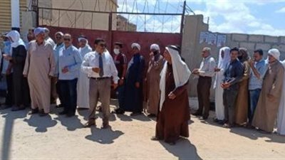 بالصور | شاهد طوابير على لجان الانتخابات بمدينة الشيخ زويد في شمال سيناء