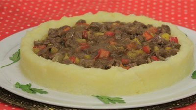 وجبة غدا مميزه قالب البطاطس باللحمه والخضار