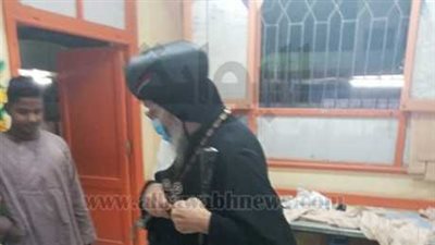 بالصور أسقف عام إسنا وأرمنت يدلى بصوته جنوب الأقصر