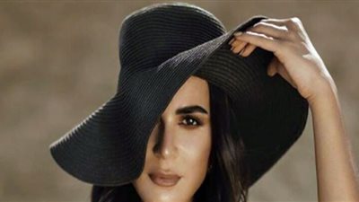 ببطن مكشوف .. رانيا منصور تهوس رواد السوشيال ميديا | صور