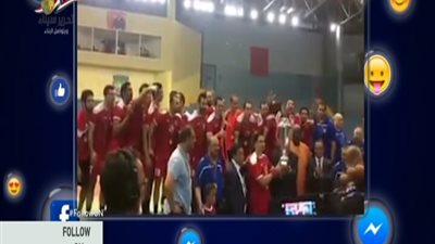 بالفيديو . . . شاهد لحظه تتويج فريق الاهلى بالكاس