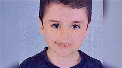 والدة الطفل كاراس تستغيث بوزارة الصحة لانقاذة من هذا المرض