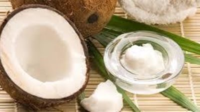 زيت جوز الهند لترطيب عميق للشعر