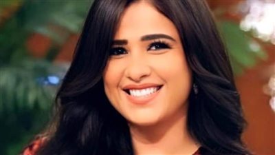 شقيق ياسمين عبد العزيز يغازلها امام الجميع وينشر صورة نادرة لها