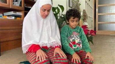 علا رشدي تتعرض لهجوم شديد بسبب ارتدائها ملابس الكريسماس الخاصة بالمسيحيين