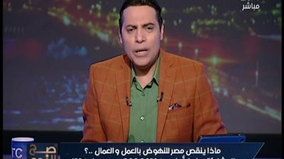 بالفيديو . . . احد العمال للغيطي بنتى ماشيه شمال وانا عارف بس مش قادر اتكلم ورد فعل الغيطي على الهواء