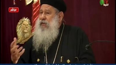 بالفيديو | ابونا مكاري يقراء اتهامات بعض الكهنة ضده و علي حد قول المرسل انه شيطان وشاهد رد ابونا علي الرسالة