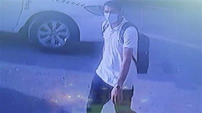 سيدة قبطية تتعرض لسرقة شقتها وتنشر صور السارق وتعرض مكافأة مالية