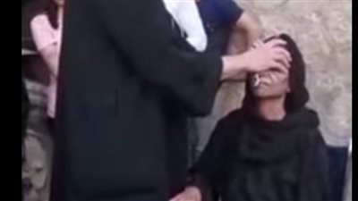 بالصور شفاء سيدة قعيده منذ ١٥ سنة بيد الراهب عبد المسيح داخل دير المحرق