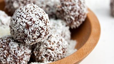 كرات الشوكولاته بجوز الهند