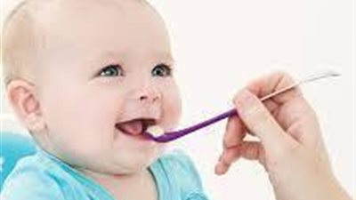 احذرى من هذه الاخطاء عند اطعام طفلك