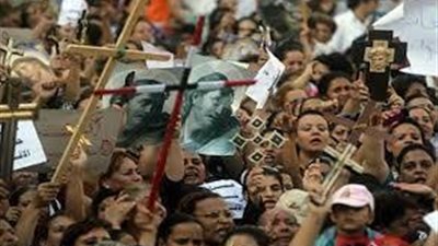 مسلم جرئ يفضح تضارب مواقف المتشددين الذين ينعموا بالحريه في أوروبا و ينقلب الحال عند عودتهم إلي مصر