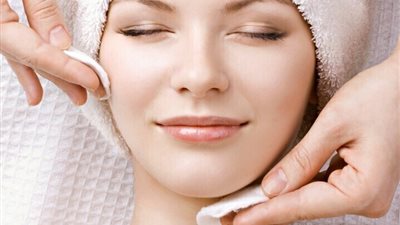 خلطات طبيعية لتنظيف وجهك بعمق