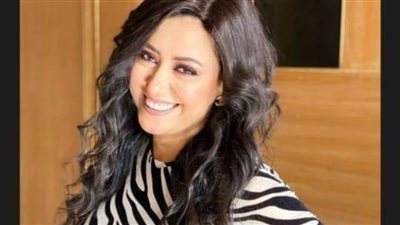 الصور الاولي للاعلامية هبة كميل علي كرسي متحرك وطلب صلاة من اجلها