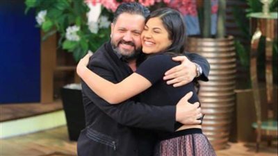 شاهد كيف هنئ الفنان ادوارد ابنتة بعيد ميلادها