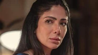 اول رد من الفنانة مني زكي علي انباء طلاقها من احمد حلمي