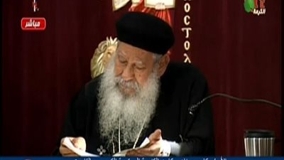 بالفيديو | عتاب قوي من أبونا مكاري لبعض الاشخاص الموجودين بالكنيسة ويقول لهم انتو متستاهلوش انكم تحضروا الاجتماع