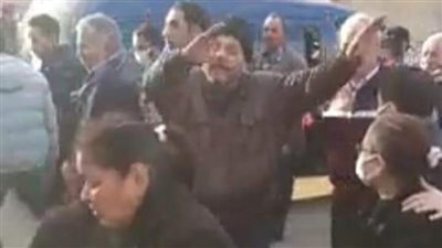 سر نزول والد مينا عبد السيد اثناء تشييع جنازته وتحذيره للحاضرين