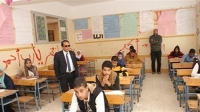 سخريه كبيره علي الفيسبوك من ادارة الساحل التعليميه بسبب هذه الصوره