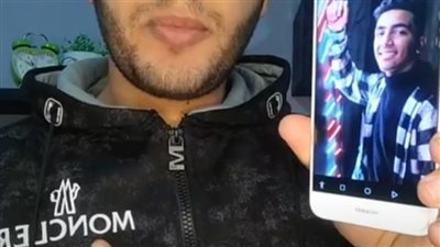 سائق توكتوك يعتدي علي كيرلس ويشرحة بالمطوه بسبب شهامتة ودفاعة عن بنت