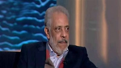 بالصور مفاجأة | نبيل الحلفاوى يترك أهلاويته ويشجع الزمالك باسم مصر