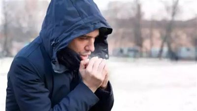 أطباء ينصحون بالتدليك وتغطية الرأس هذه الأيام لهذا السبب