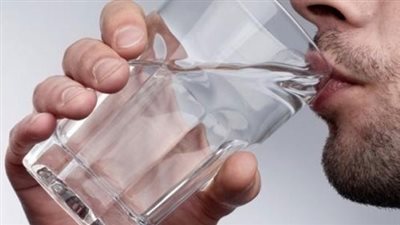 لكل اخواتنا اللى صايمين رمضان .. نكشف لكم عن مخاطر شرب الماء المثلج على الإفطار مباشرة