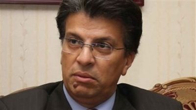 بالصور | شاهد اول تعليق ورد فعل من الجرئ خالد منتصر عقب منع الحجاب فى هذه الدولة داخل المدارس