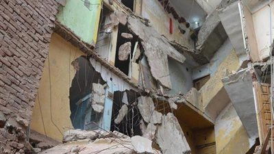 انهيار عقار قديم مكون من 5 طوابق بحدائق القبة