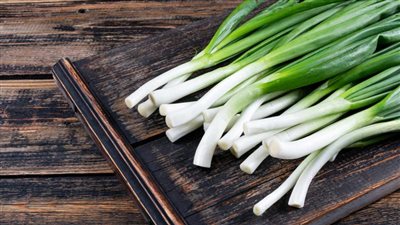 البصل الأخضر فوائد لا تحصى خاصة للحامل والتخسيس ولكنه ضار جدا في هذه الحاله