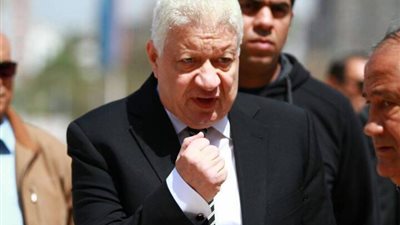 شاهد بالصور كيف استقبل ​مرتضى منصور بعثة نهضة بركان في المطار